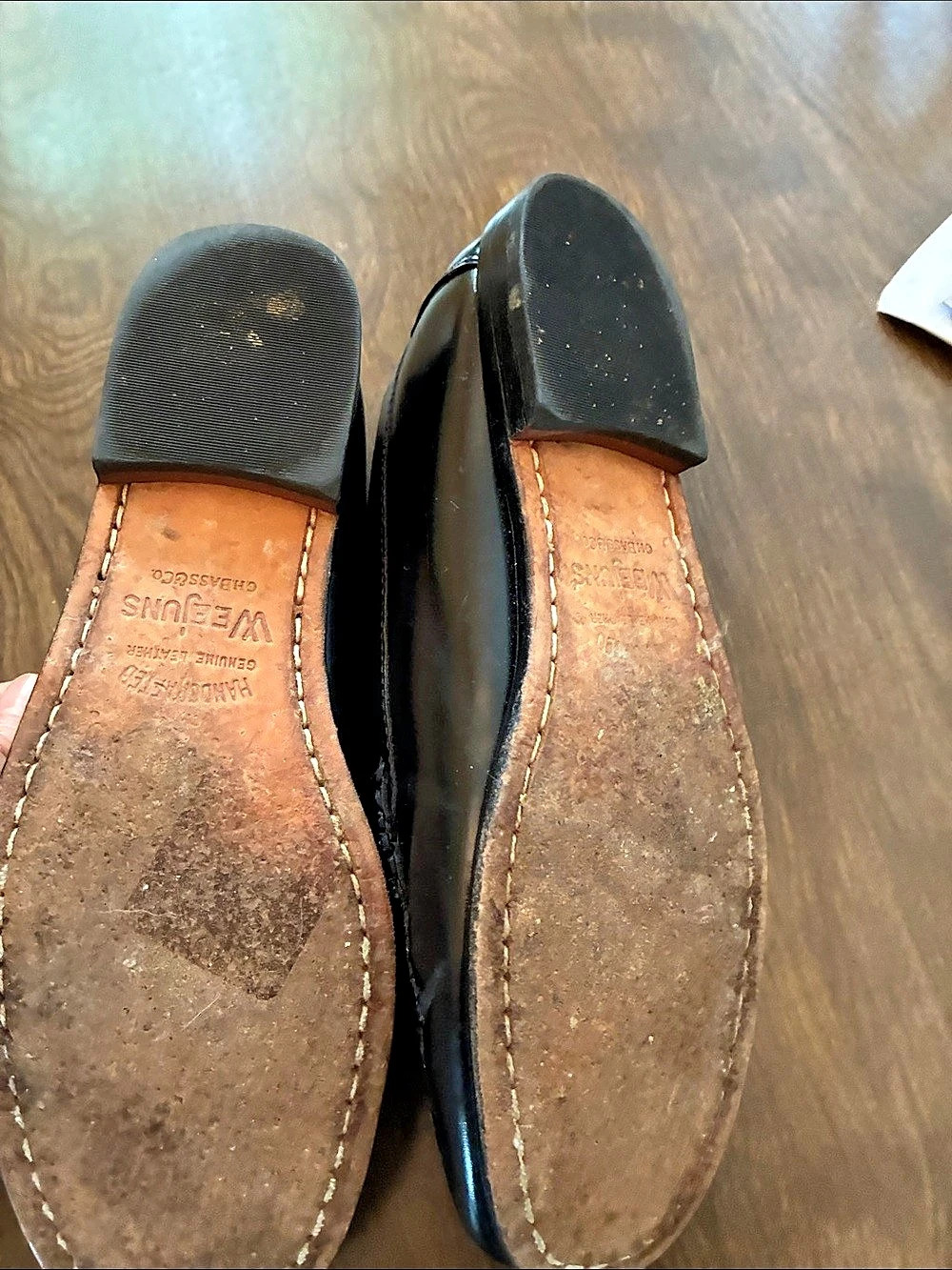 Bass Weejuns  Black Leather Loafers - Picture 2 of 6
